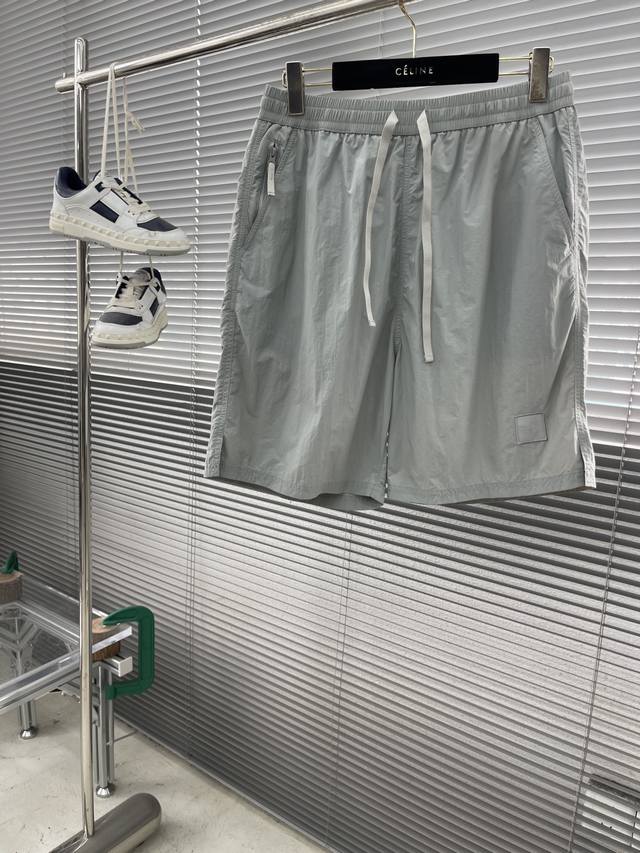 Stone Island very handsome beach shorts classic shorts. Foreign orders polyester