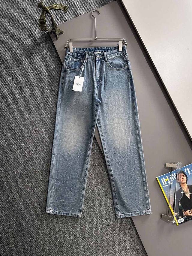 Dior 2025 loose-fitting straight-leg jeans, a trendy and luxurious style for eve