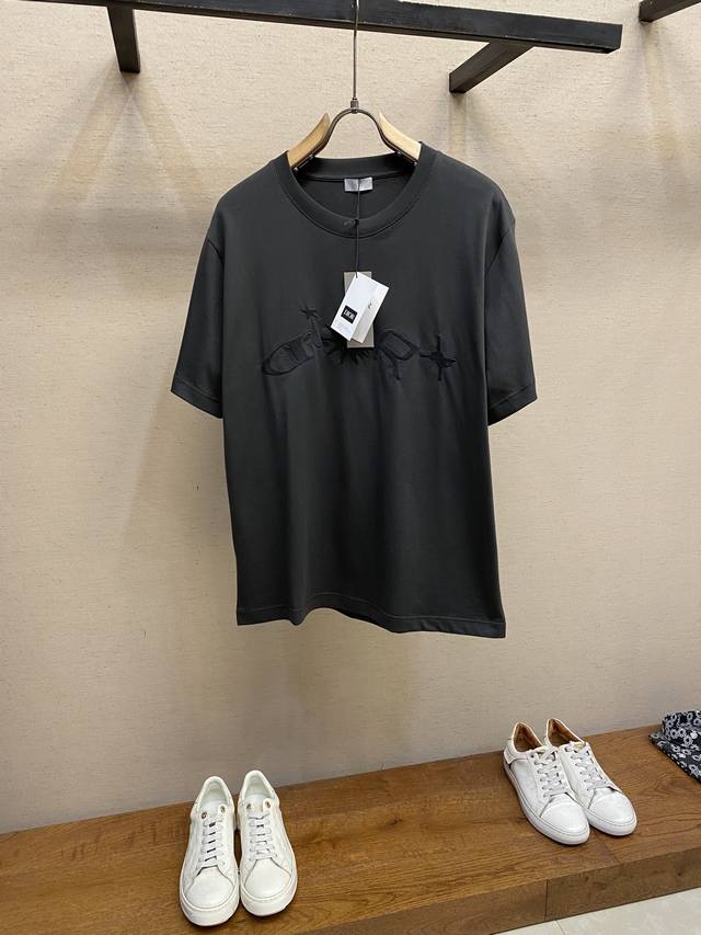 Dior, Replica of the 2025 Early Fall Collection. This T-shirt is a new addition