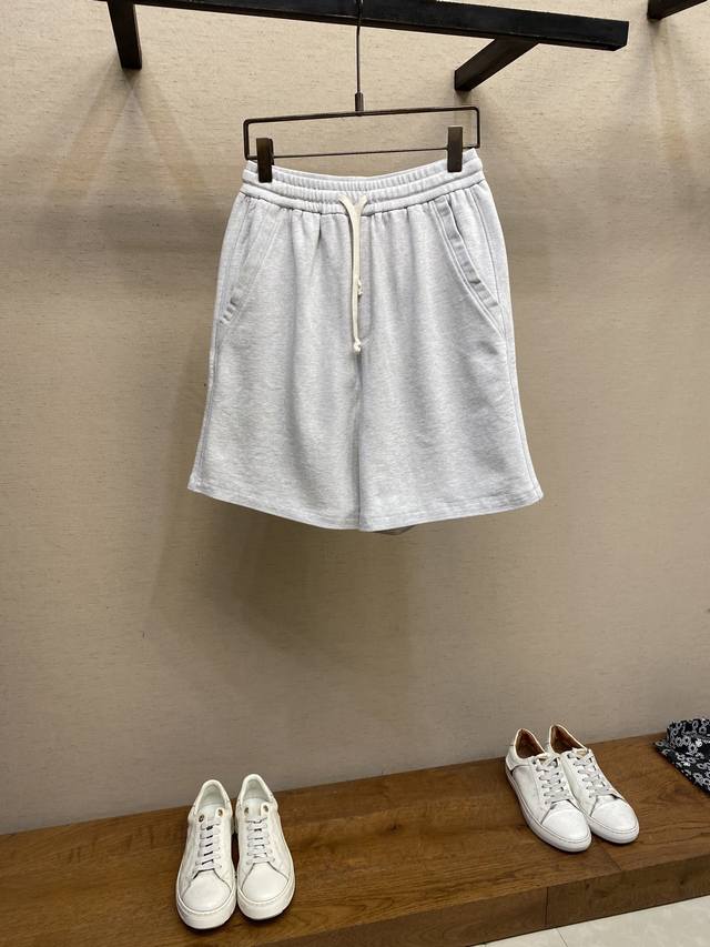 Miu Miu, the latest men's casual shorts with an unbeatable fit! These pants are