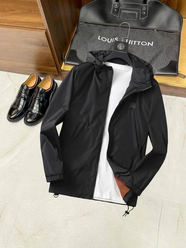 Burberry's new 2025 spring jacket, a new model from the runway, is in immaculate