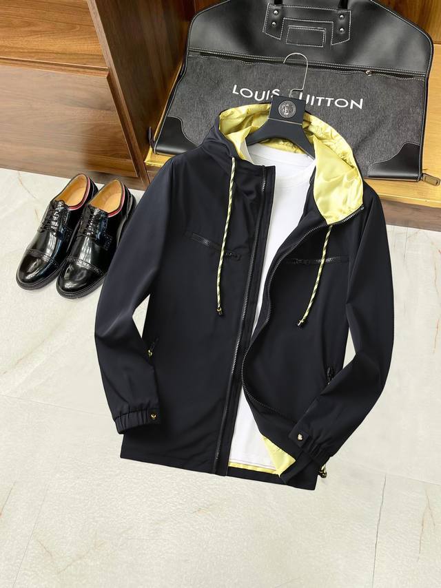 Fendi's new spring 2025 jacket, a perfect runway look, comfortable and warm, wit