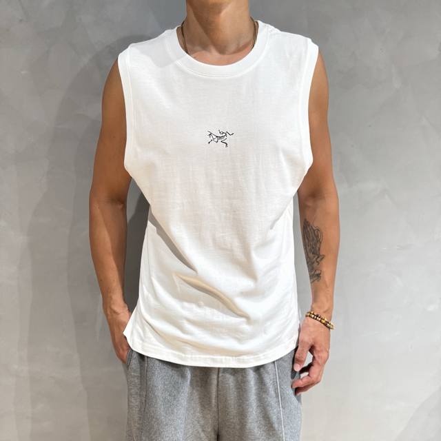 s summer short-sleeved vest is made of high-quality cotton fabric, making it ski