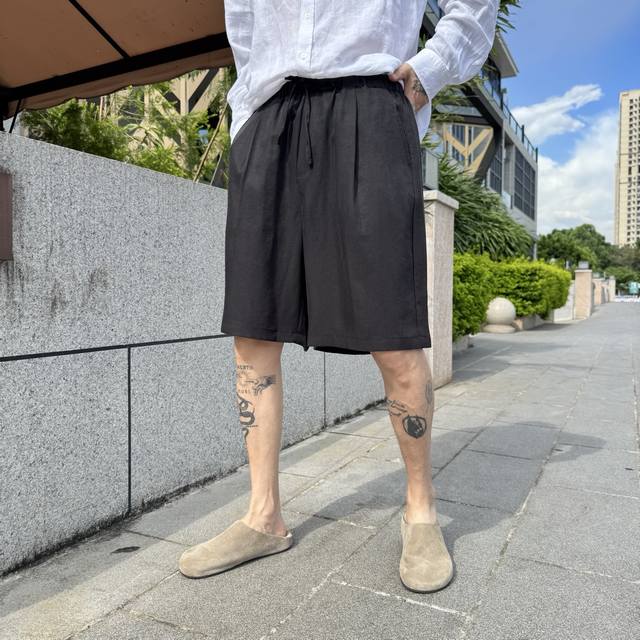 The Row summer shorts are made from premium cupro-ammonia fabric for a comfortab