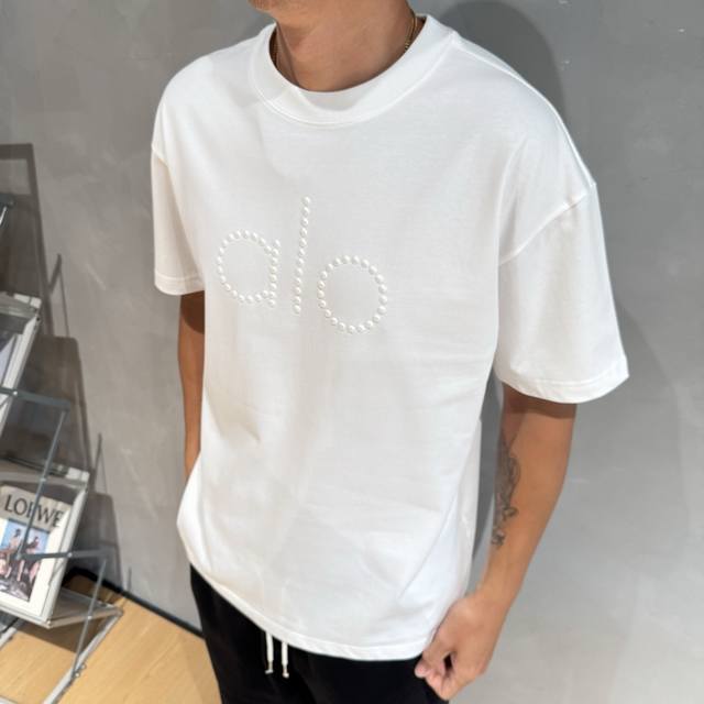 Alo summer short-sleeve top is made of high-quality cotton fabric, skin-friendly