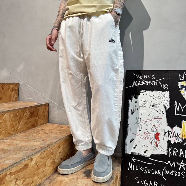 Alo's new casual pants are made of high-quality fabrics with a textured feel and