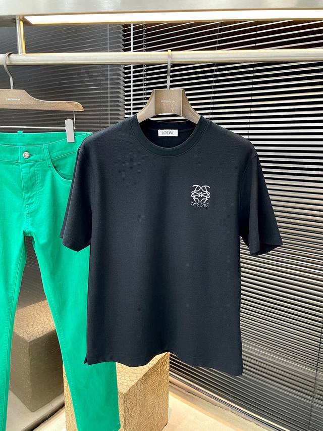 Loewe Vip Haute Couture 2025 Spring/Summer new short-sleeved versatile style. An