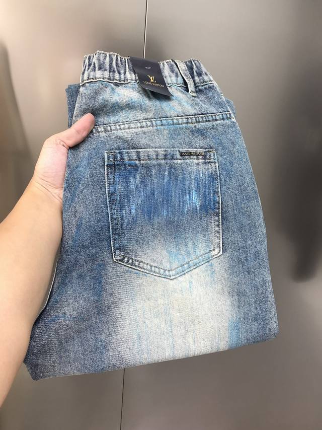 Lv Louis Vuitton 2025 Spring/Summer new men's loose straight jeans, a hot-sellin