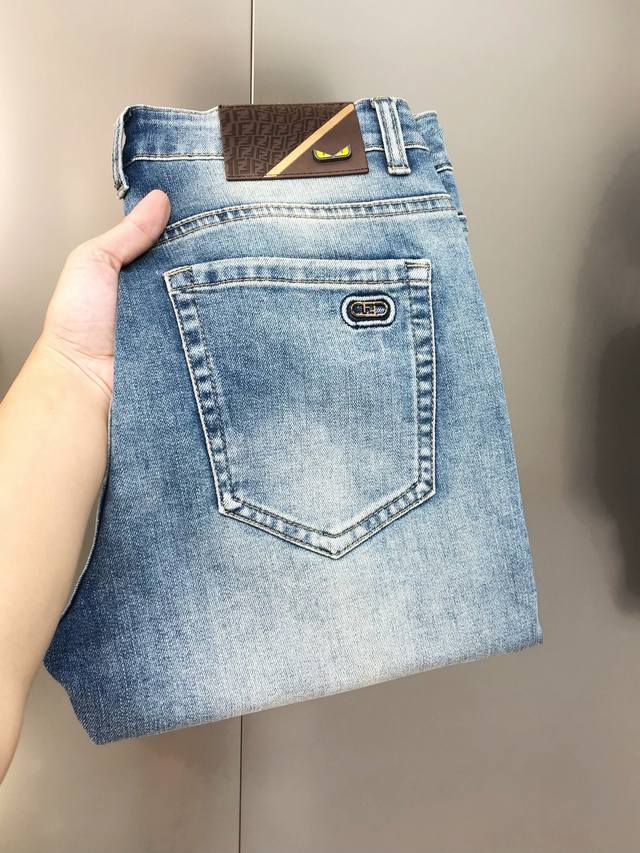 Fd Fendi 2025 Spring/Summer new men's slim-fit skinny jeans. Available on the of