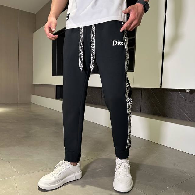 Dior's new Spring/Summer 2025 casual pants! Available now on the official websit