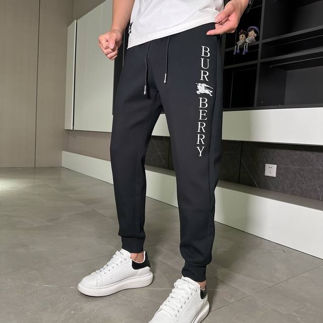 Burberry's new 2025 Spring/Summer casual pants! Available now on the official we