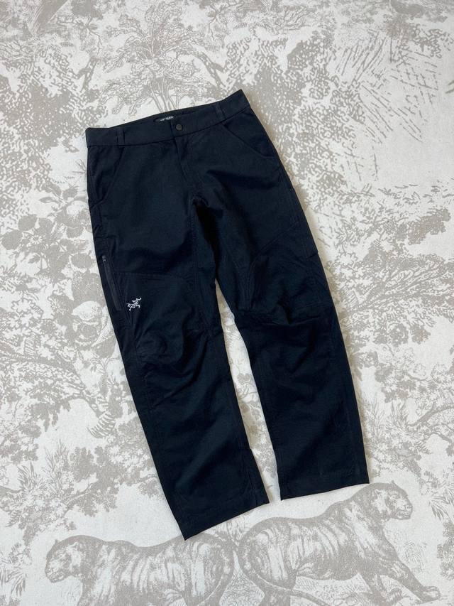Arc's Cronin solid color outdoor mid-rise zippered, water-repellent, stretch str