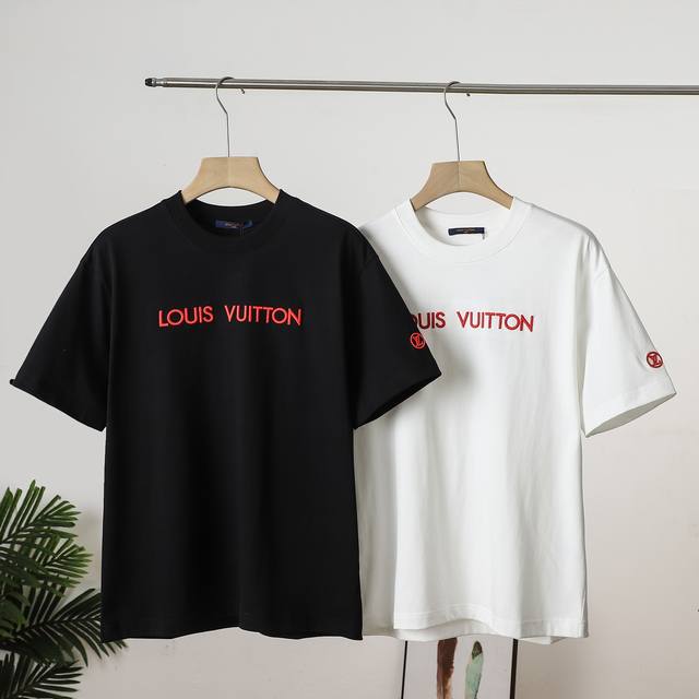 This premium replica of the Louis Vuitton classic brand logo short-sleeved T-shi