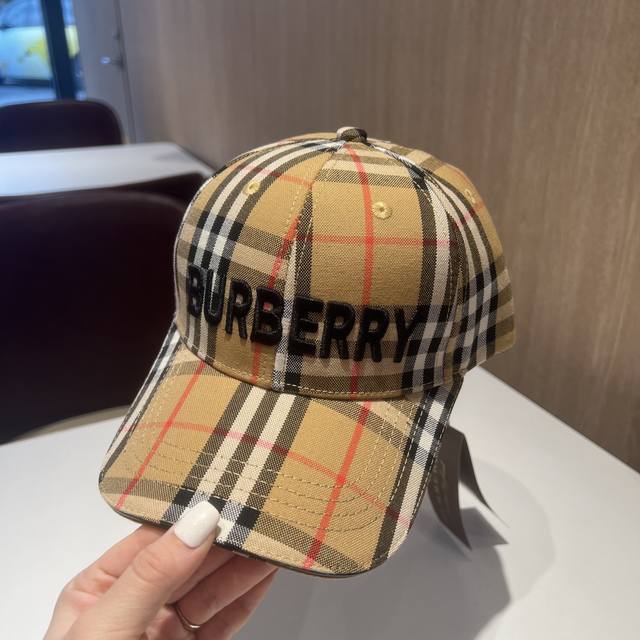 Burberry baseball cap shares with everyone the fashion and classic artifact Burb