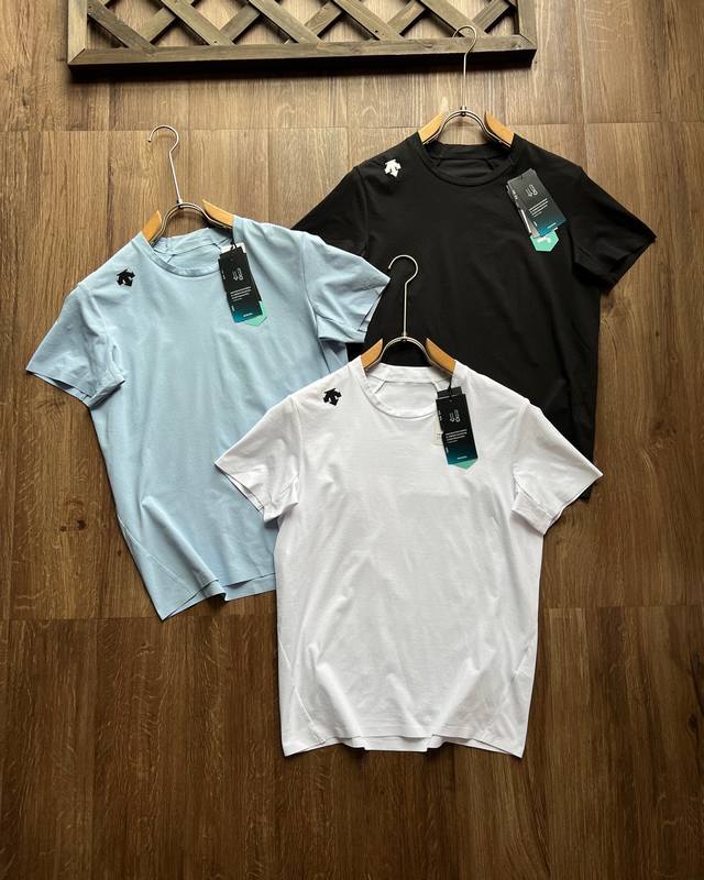 High-quality product from Didi - Descente's three-color training, moisture-wicki
