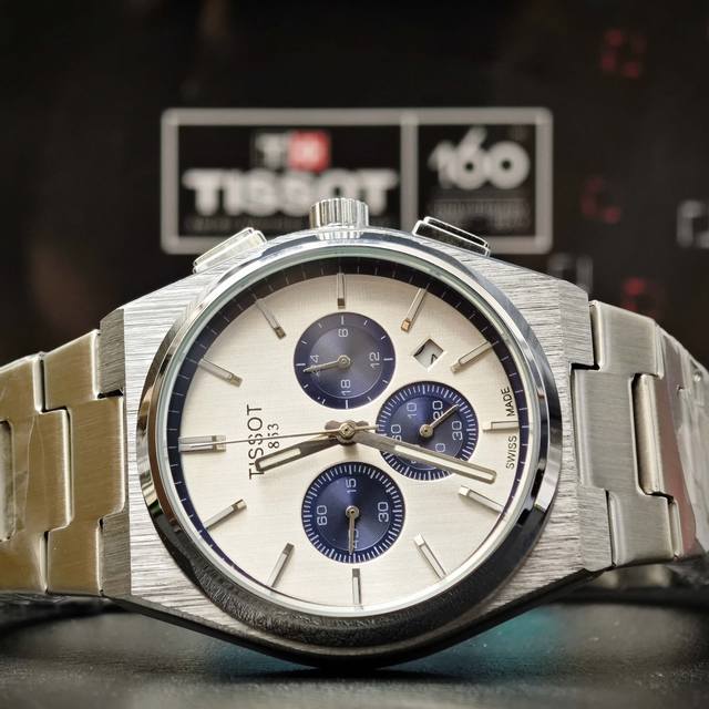Gong Jun wears the same Tissot Prx Super Player series watch with a steel strap,