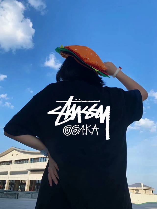 High-quality Stussy collaboration short-sleeve top with large front and back log