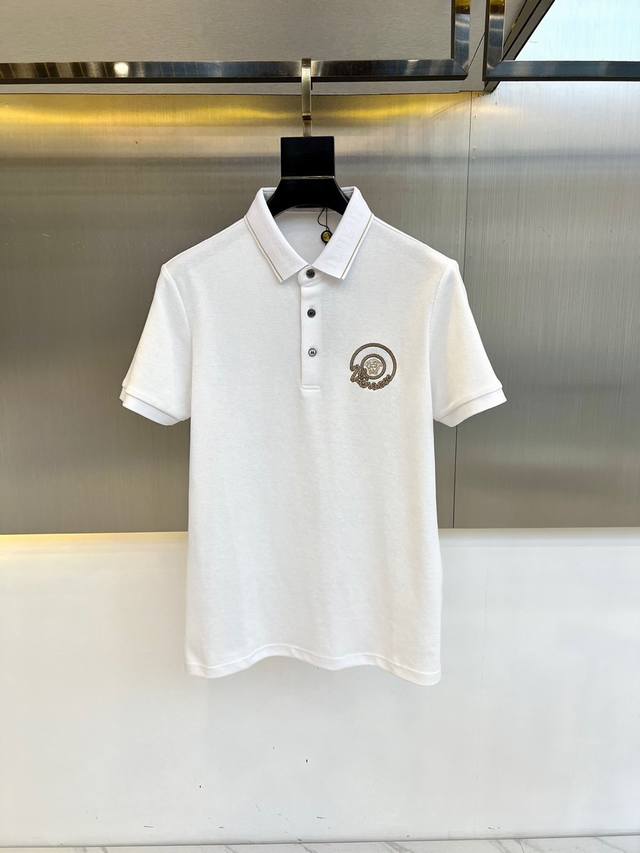 Versace, a new summer 2025S product, features a stylish lapel and shoulder-embro