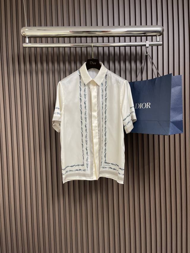 Dior white silk twill lily of the valley print short-sleeved shirt. This shirt f