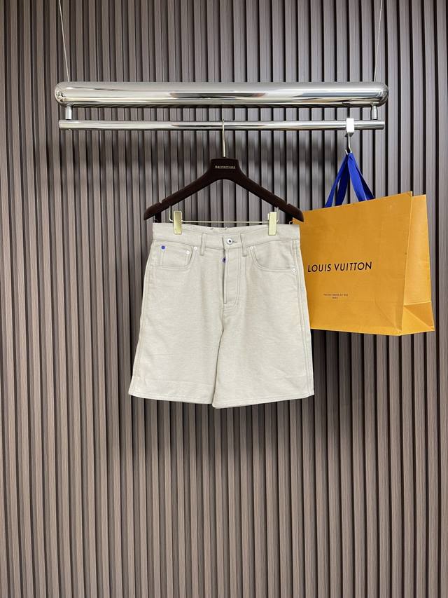 Burberry's new 2025Ss cotton twill denim shorts with a horse logo have been wash