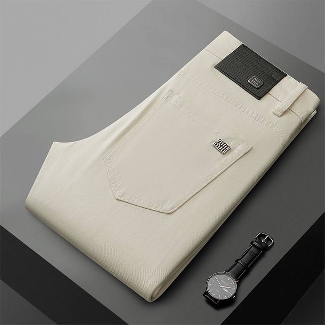 Miu 25Ss Spring/Summer Men's Slim Straight Jeans. This early spring model featur