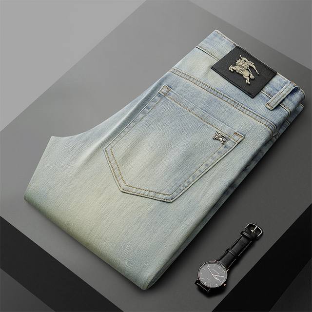 Burberr 25Ss Spring/Summer Men's Slim Straight Jeans. This early spring model fe