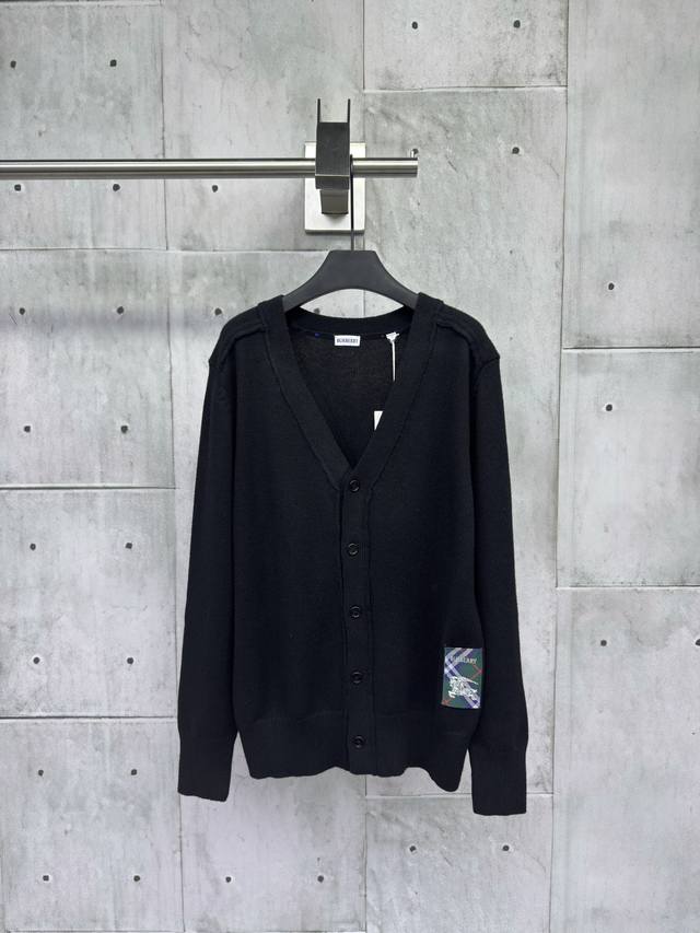 Burberry 2025Ss new wool patch warhorse knit cardigan features a round neck styl