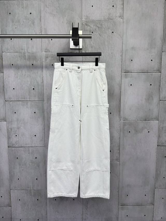 Prada triangle leather overalls process description: Customized large-grain wash