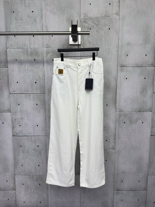Louis Vuitton patchwork jeans craftsmanship: Made from 460g high-end custom fabr