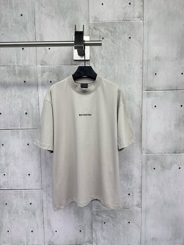 Balenciaga 25Ss limited edition Arabic embroidered short-sleeved top is made of