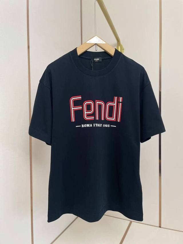 Fendi's 2025 new line-lettered T-shirt features a striking logo and location inf