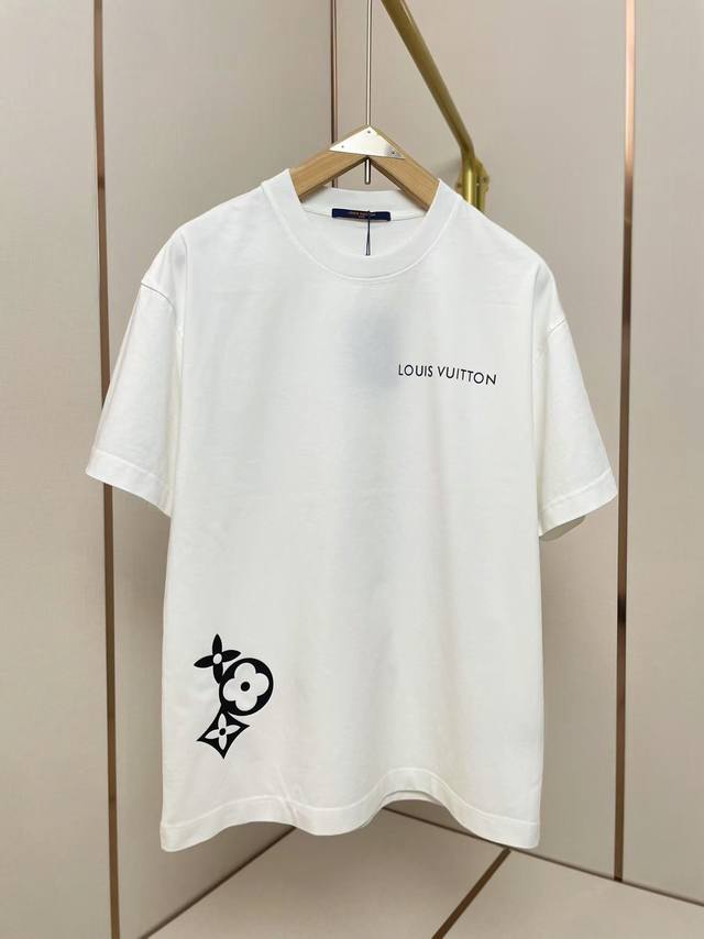 Lv new cloud silicone print T-shirt simple style refreshing handsome shoulder ta