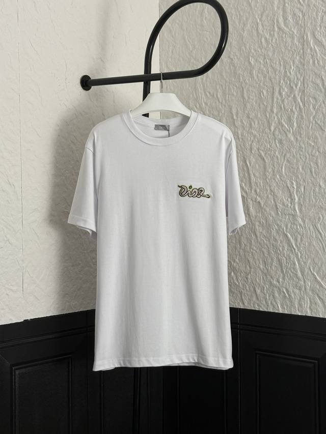 . This limited edition Dior Year of the Snake short-sleeved T-shirt with apple a