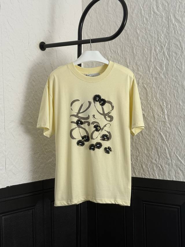 Available Price) This Loe Hayao Miyazaki collaboration short-sleeved shirt featu