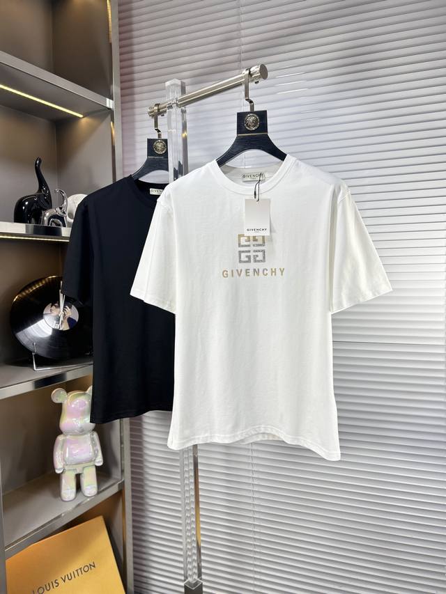 Giv* Givenchy's new summer SS25 chest-printed round-neck short-sleeved T-shirt.