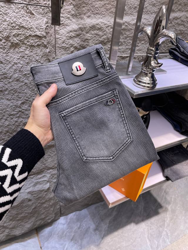 Moncler 2025 Spring/Summer new men's jeans, made from imported denim fabric, hea