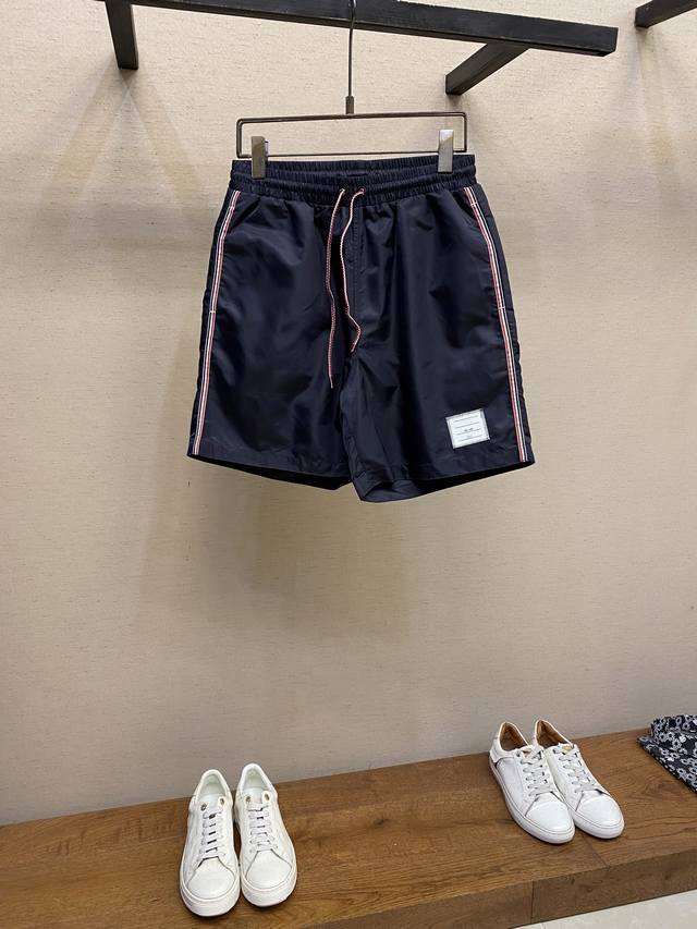 Thom Brown men's casual shorts, made of pure cotton, feature the latest style an