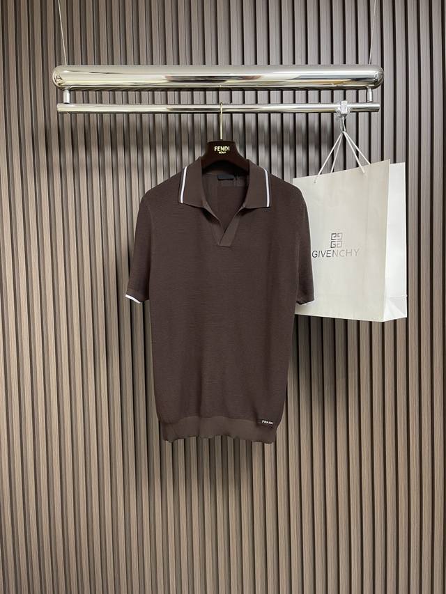 Prada's new knitted ice silk cotton lapel Polo shirt features a retro open-colla