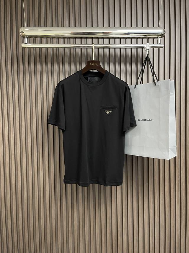 Prada triangle logo pocket short-sleeved T-shirt, made from original, exclusive