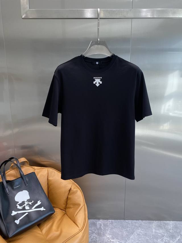 Disangjia 2025 Spring/Summer Men's New Round Neck Short Sleeve T-shirt. Imported