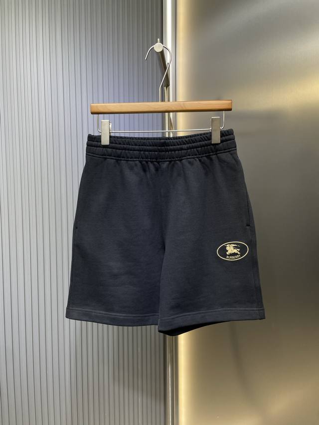 due to friction. The overall line is straight and delicate, the fabric is comfor