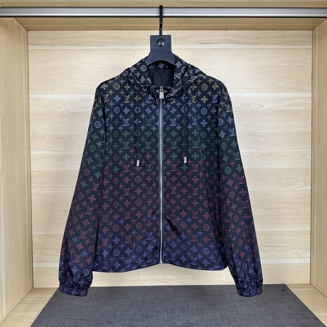 Lois Vitn 2025 Spring/Summer new style gradient monogram hooded jacket. Hand-dri