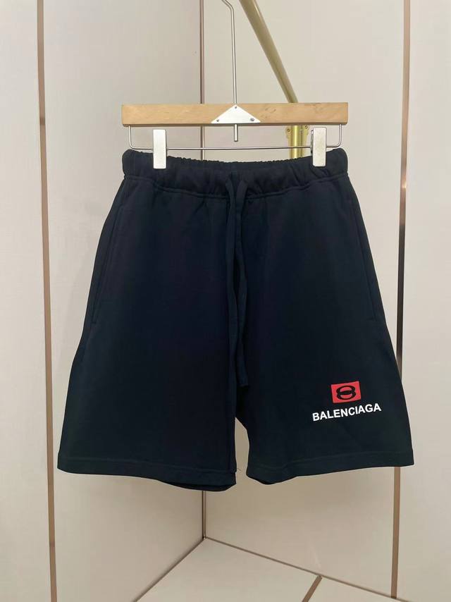 Balenciaga 2025 new drawstring shorts. Simple elastic waistband design. The bran