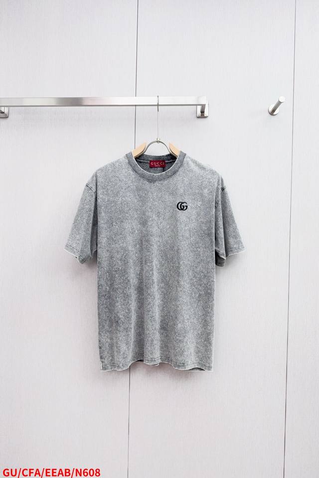 N608 Gu Gucci Batik Embroidered Two-Tone Crew Neck Short-Sleeved T-Shirt. Retro