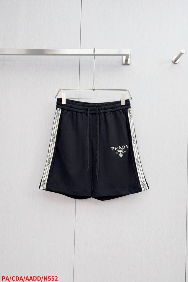N552 Pa Prada's new 2025 summer men's casual shorts, featuring all three Prada l