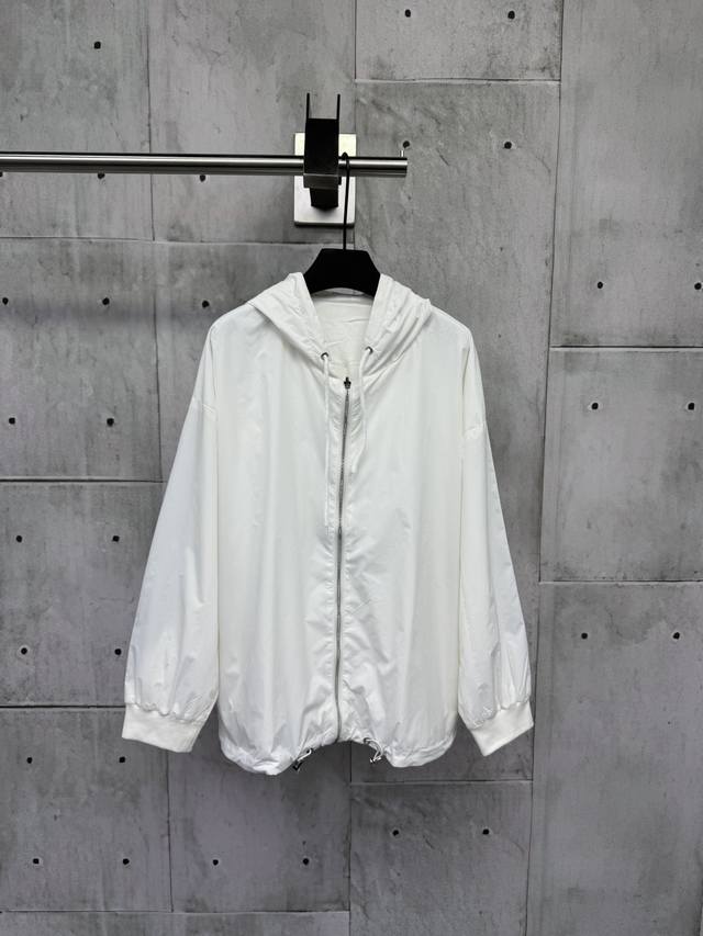 Prada 2025 Spring/Summer casual, thin, reversible style featuring the latest fas