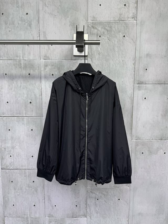 Prada 2025 Spring/Summer casual, thin, reversible style featuring the latest fas