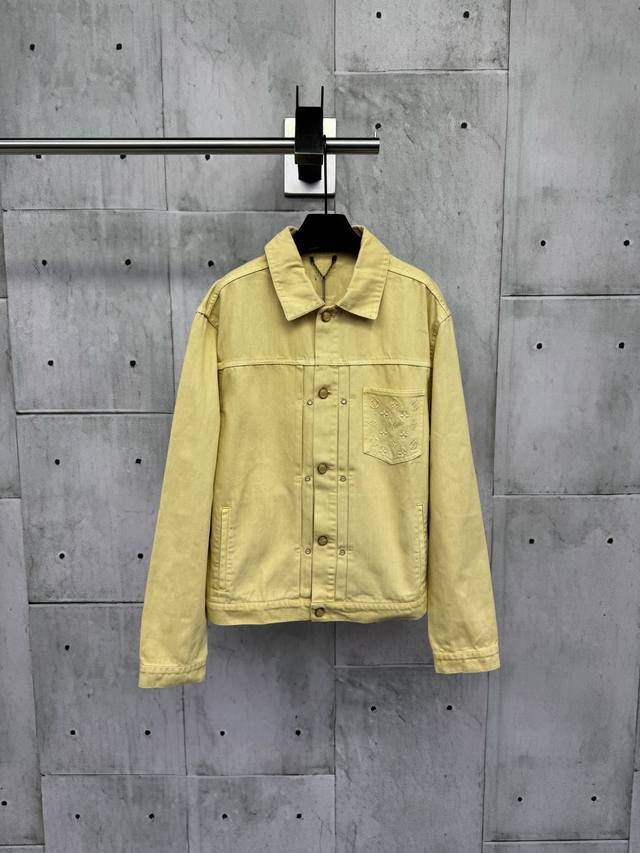 Louis Vuitton's new 25Ss Type II denim jacket features classic pleating on the f