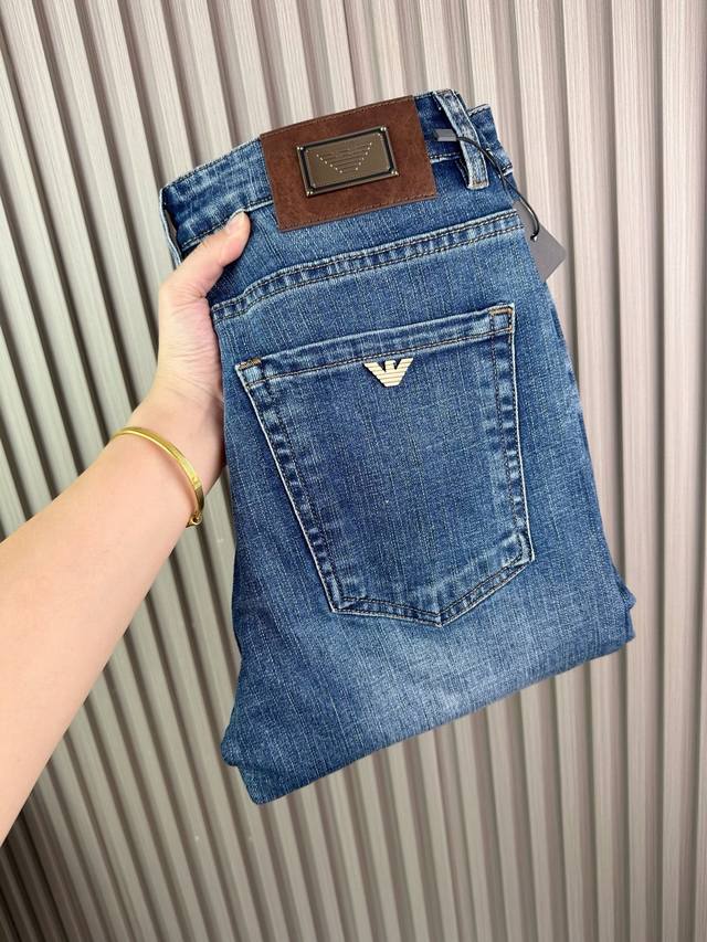 High-end Armani men's jeans, new brand styles for fall 2025, made with a one-to-