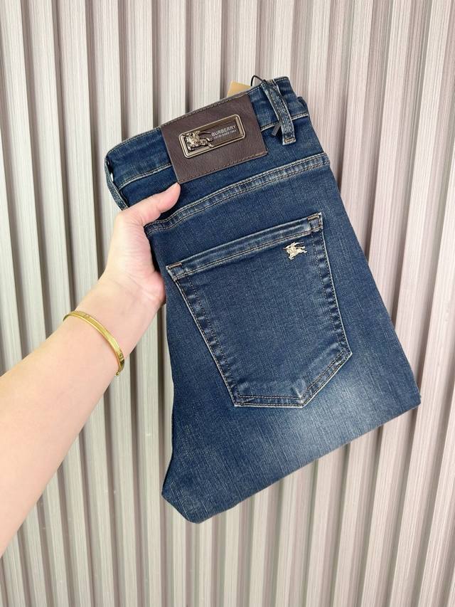 High-end Burberry men's jeans, new brand styles for fall 2025. Made with a one-t